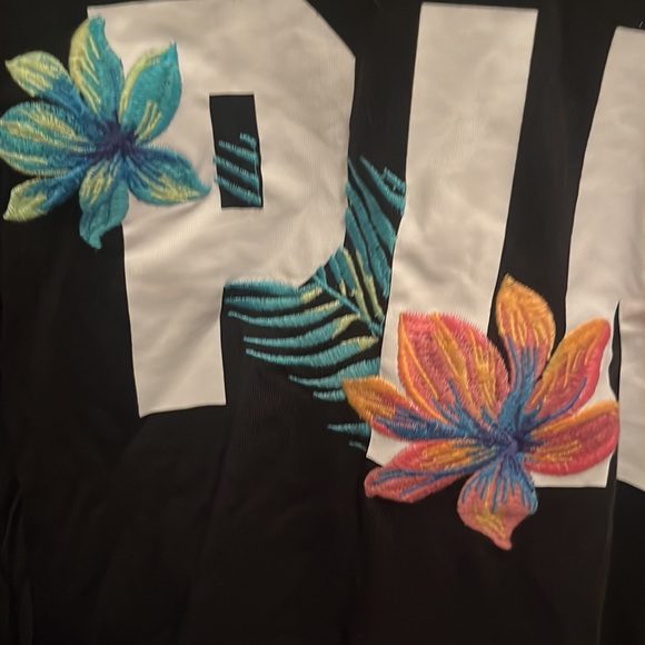 NWT embroidered VS PINK tee - Picture 6 of 6